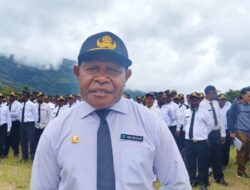 Usai 10 Tahun Jadi Honorer, Arius Gurik Terima SK CPNS: “Rencana Tuhan Indah Pada Waktunya”