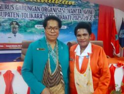 Ketua TP-PKK Tolikara, Ny. Elisabeth F. Wandik, SE, Berikan Materi kepada Pengurus GOW Tolikara