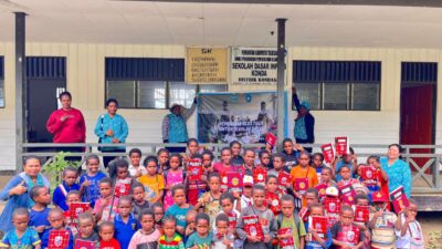 Peringati Hari Guru Nasional ke-80, PKK Tolikara Dorong Anak Gemar Membaca dan Perkuat Ketahanan Pangan