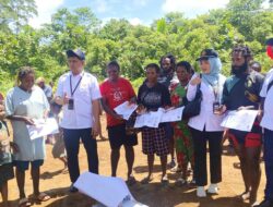 Dinas Sosial Tolikara Salurkan BLT dan PKH Tahap IV ke Wilayah Terisolir Gunakan Pesawat, Masyarakat Wari Beri Apresiasi