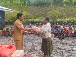 Pemkab Tolikara Salurkan Bantuan Untuk Warga Alobaga dan Winalo Distrik Geya Terdampak Banjir.