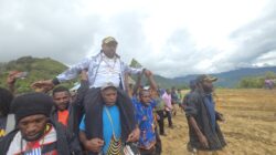 Wabup Tolikara Yotham Wonda Kunker dan Resmikan Infrastruktur Jalan Weya-Wanena di Distrik Aweku