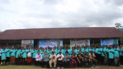 Masyarakat Distrik Dou Antusias Sambut Kunjungan Bupati Tolikara Bersama Rombongan TP-PKK dan GOW