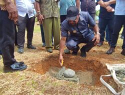 Bupati Jayapura Letakkan Batu Pertama Pembangunan Kantor Dewan Adat Dafonsoro Utara