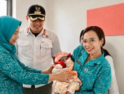 Ny. Anitha Hening Yocku Saksi Kelahiran Bahagia di Puskesmas Genyem: Candaan Jadi Kenyataan