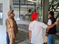 Bupati Jayapura, melakukan peninjauan ke Pabrik Pengolahan Sagu Yang Dibangun BNPB