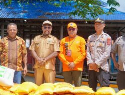 Bupati Yunus Wonda Salurkan Bantuan Sembako ke Kampung-Kampung