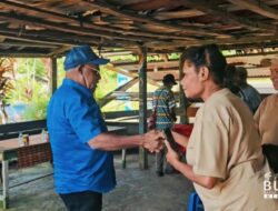 Bupati Jayapura Berikan Bantuan Bahan Bangunan Di Kampung Wahab Distrik Nimbokrang
