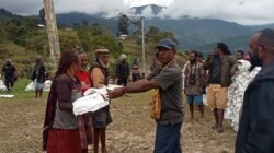 Bantu Penuhi Kebutuhan Pangan, 16 Ton Beras Disalurkan ke 11 Kampung di Distrik Konda